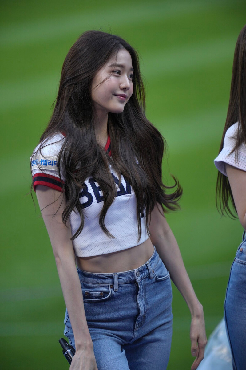 220619 IVE Wonyoung - Doosan Bears First Pitch