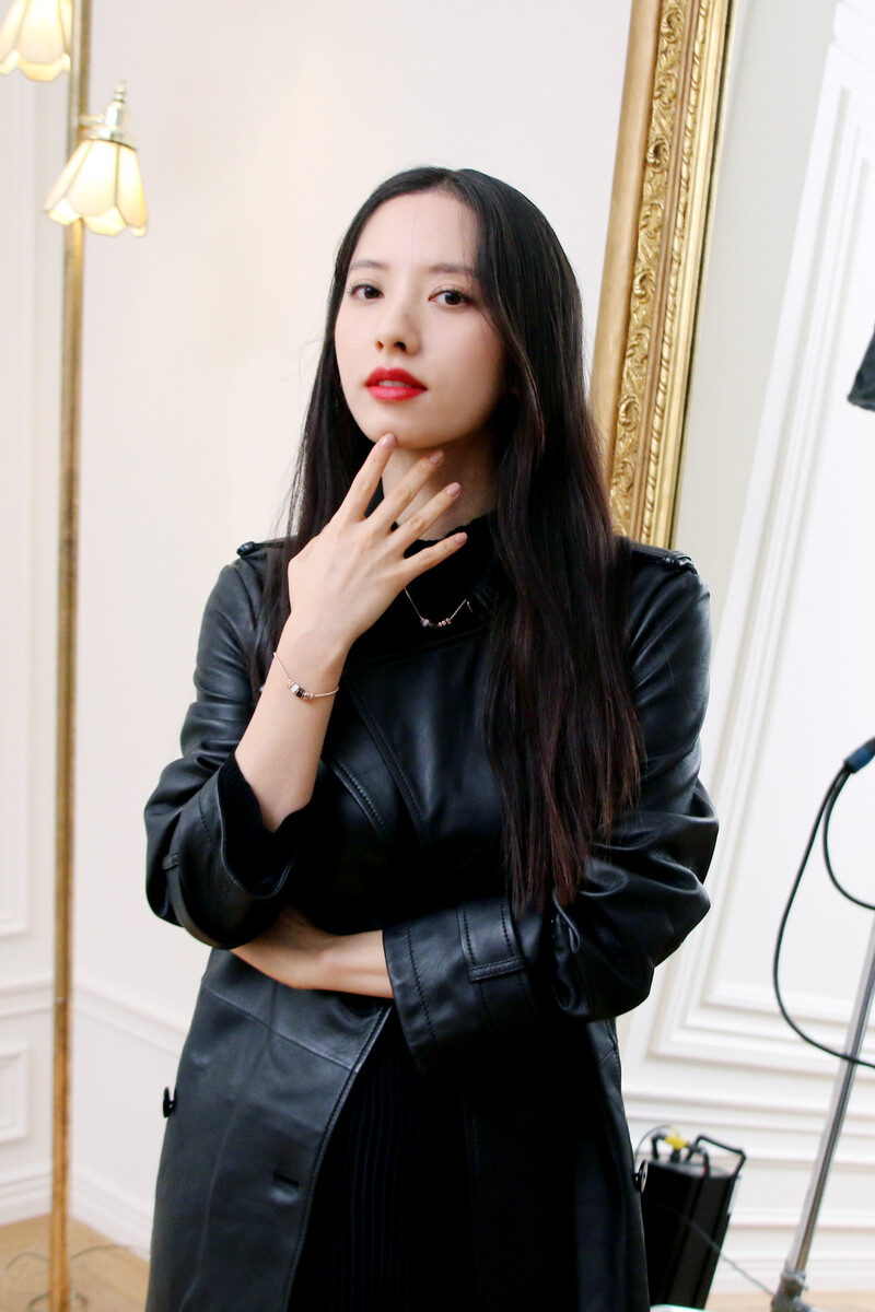 221107 Starship Naver - WJSN Bona - Armani Watch & Jewelry Photoshoot Behind documents 17