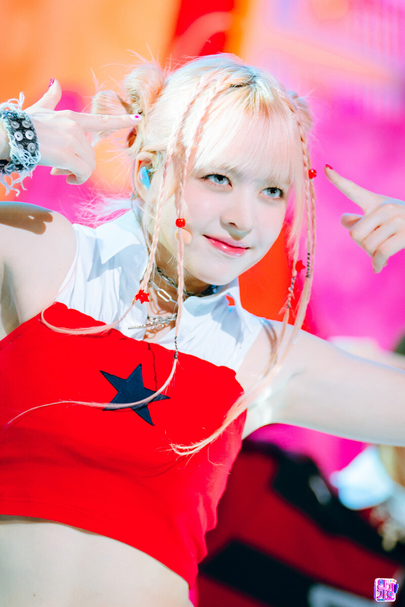 230326 NMIXX Lily - 'Love Me Like This' at Inkigayo documents 1