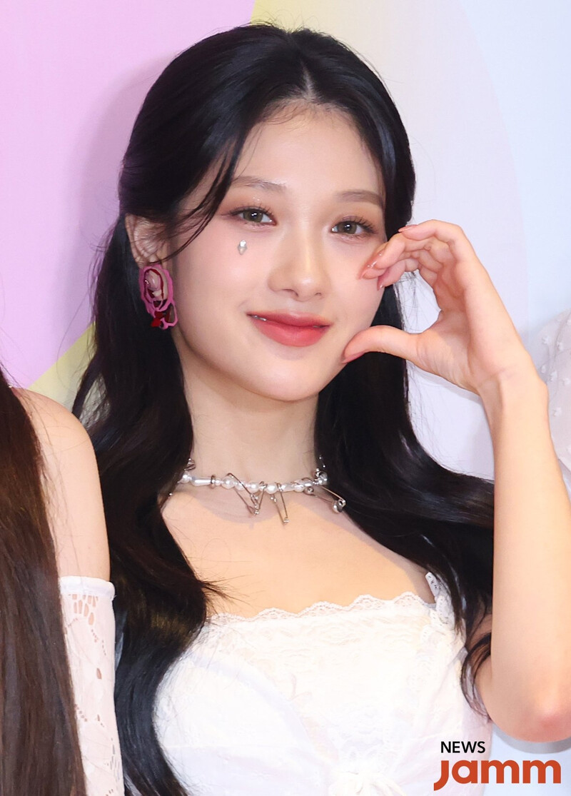 230810 fromis_9 Seoyeon at 2023 K Global Heart Dream Awards documents 1