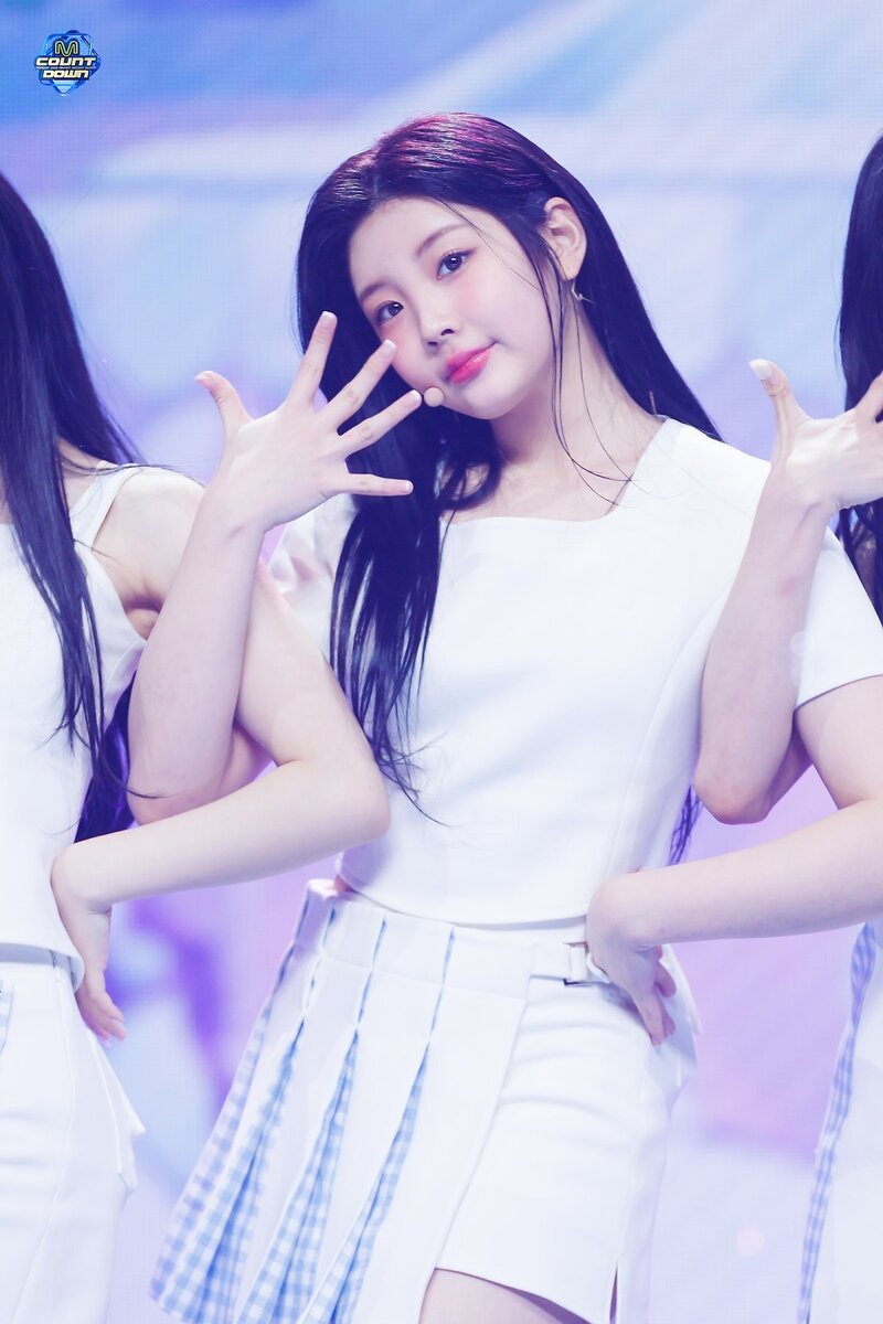 240411 ILLIT Wonhee - 'Magnetic' at M Countdown documents 1