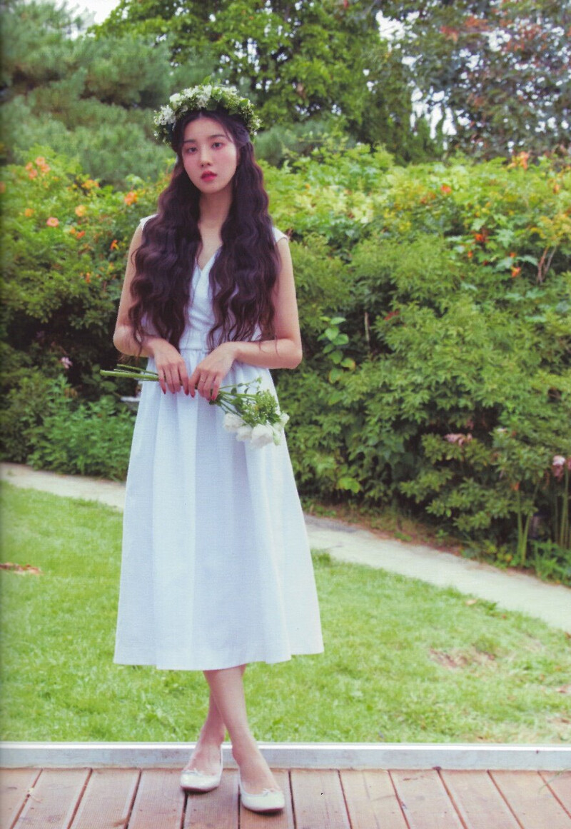 Kwon Eunbi - The First Photobook 'Silver Rain' (Scans) documents 27