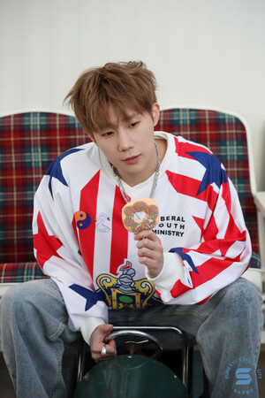 240125 - Sungkyu Official Fan Club Behind Photos