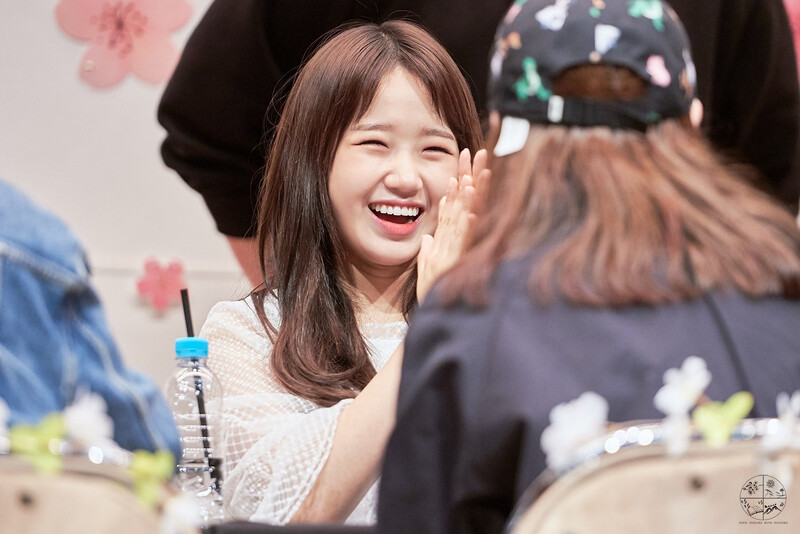 180415 Weki Meki Yoojung at Bundang 'Lucky' Fansign documents 6