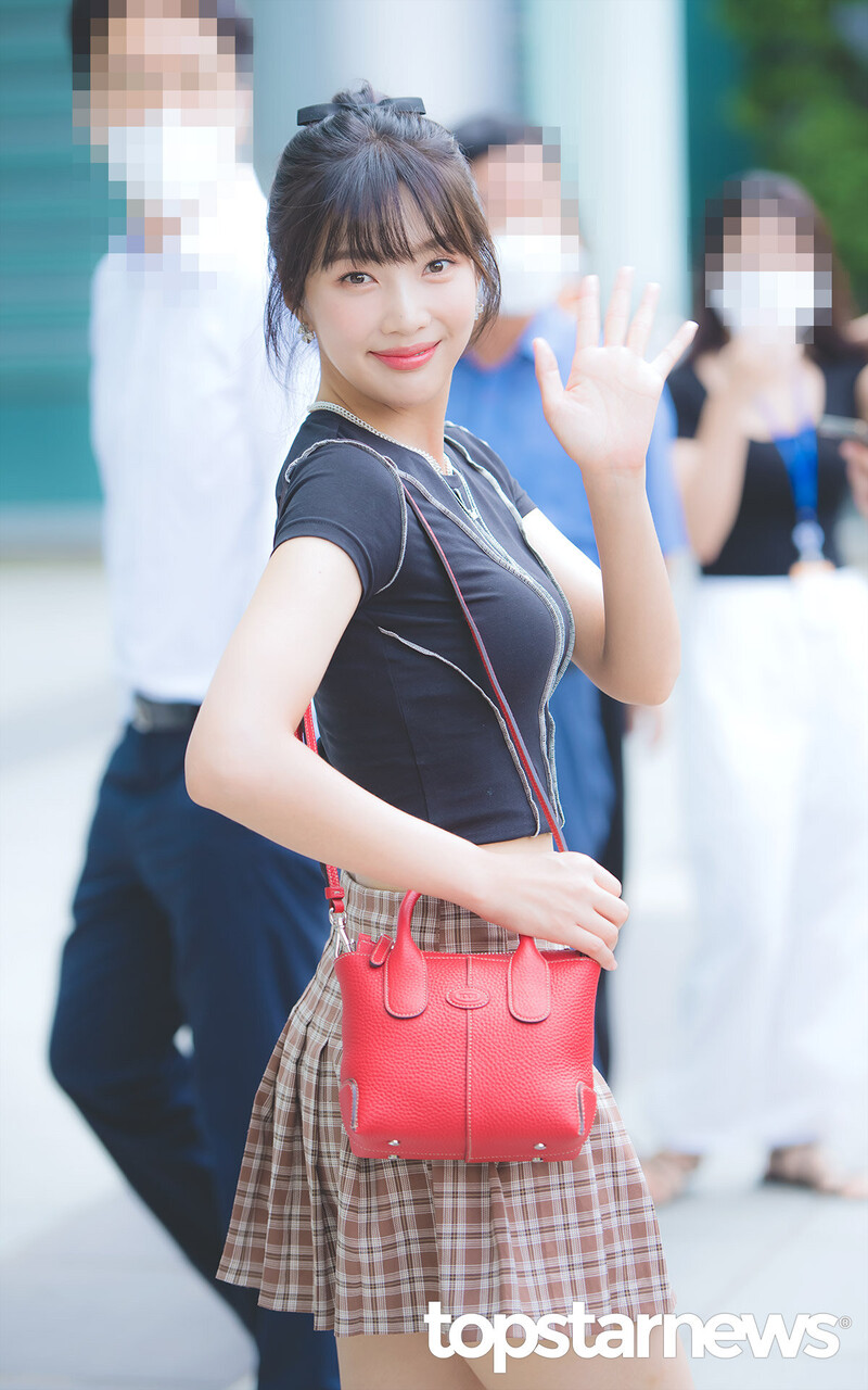 220817 Red Velvet Joy - 'Animal Farm' Commute documents 10