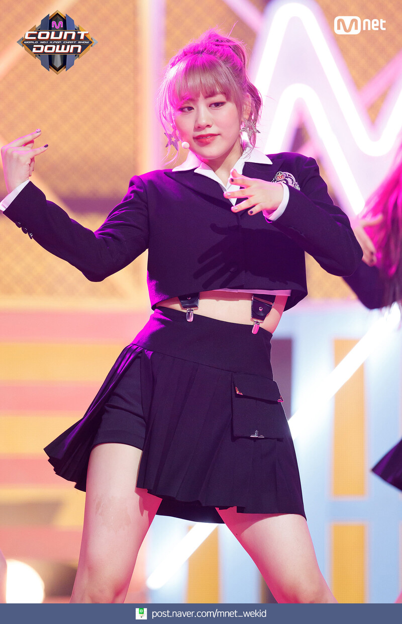 Weki Meki - 'Lucky' & 'La La La' at M!Countdown Ep.559 documents 14