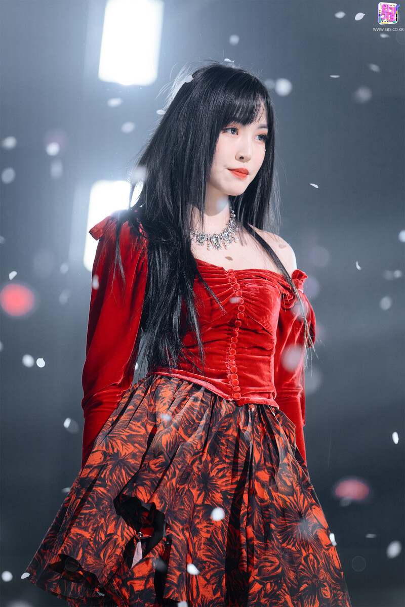 220123 YUJU - 'Play' at Inkigayo documents 15