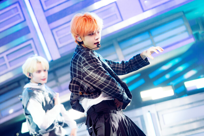 231015 TXT Yeonjun - 'Back for More' and 'Chasing That Feeling' at Inkigayo documents 15