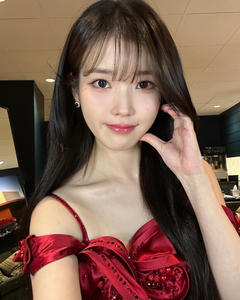 240806 IU Instagram Update documents 2