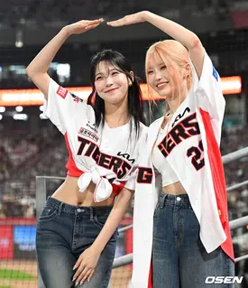 240806 fromis_9 Hayoung and Jiheon - 2024 Shinhan Bank KBO League