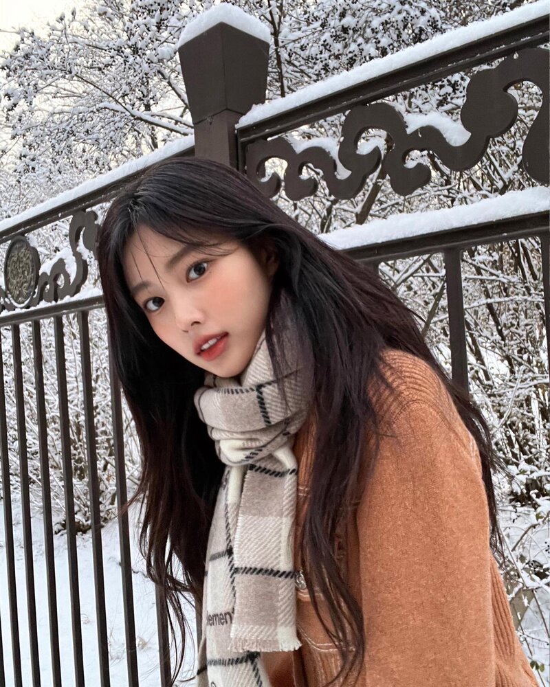 211218 Kang Hyewon Instagram Update documents 1