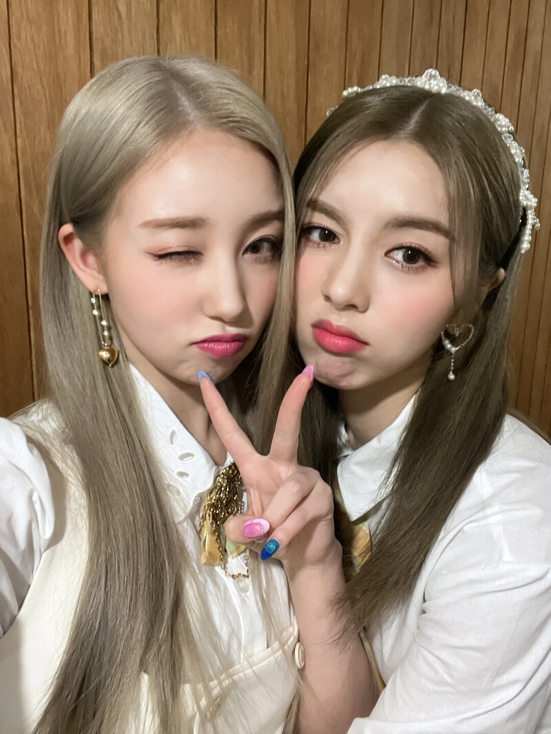 220830 WOOAH members sns update with SORA documents 16