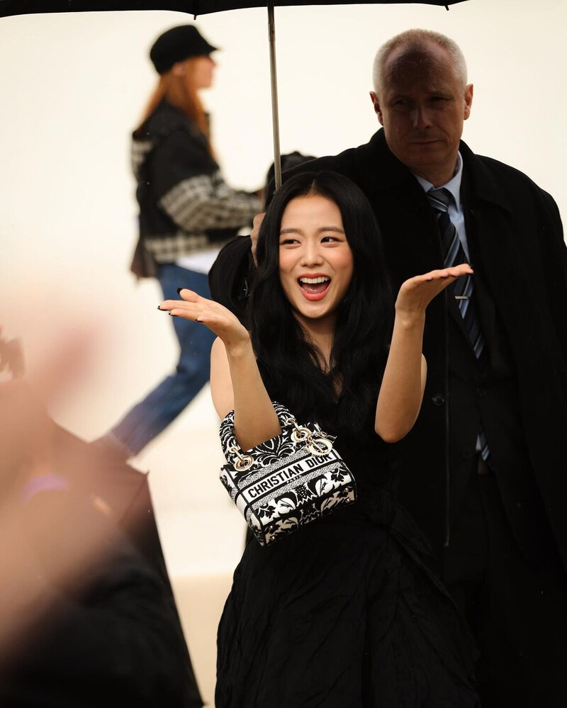 220927 BLACKPINK Jisoo at DIOR SS23 Show in Paris documents 1