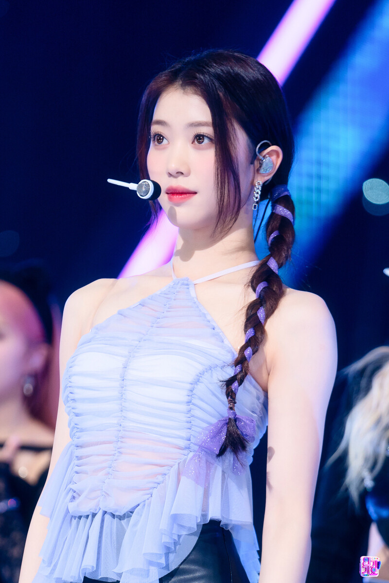 230423 Kep1er Xiaoting - 'Giddy' at Inkigayo documents 2