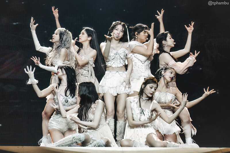 230613 TWICE READY TO BE : 5TH WORLD TOUR at Oakland Arena Day 2 documents 1