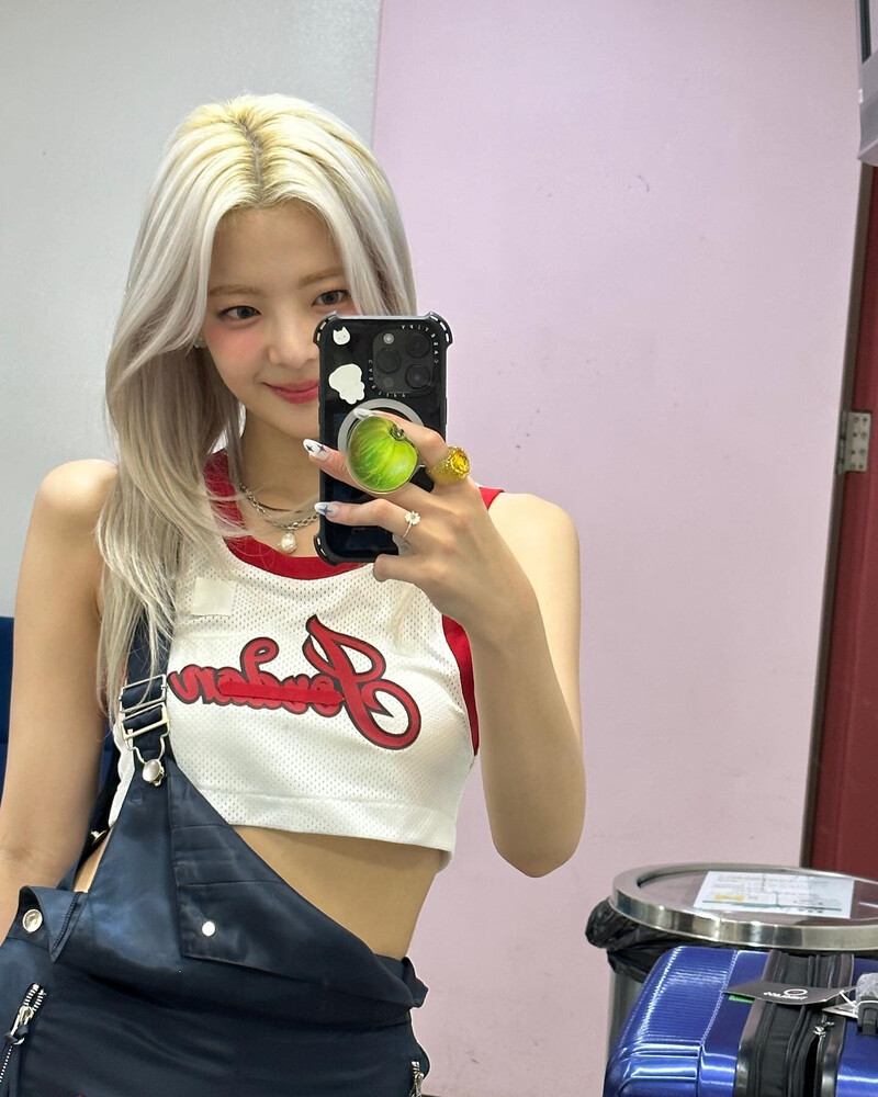 230807 - ITZY LIA Instagram Update documents 4