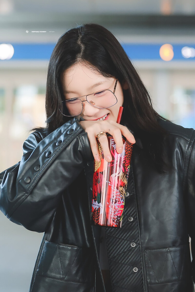 231004 Taeyeon - Incheon International Airport documents 3