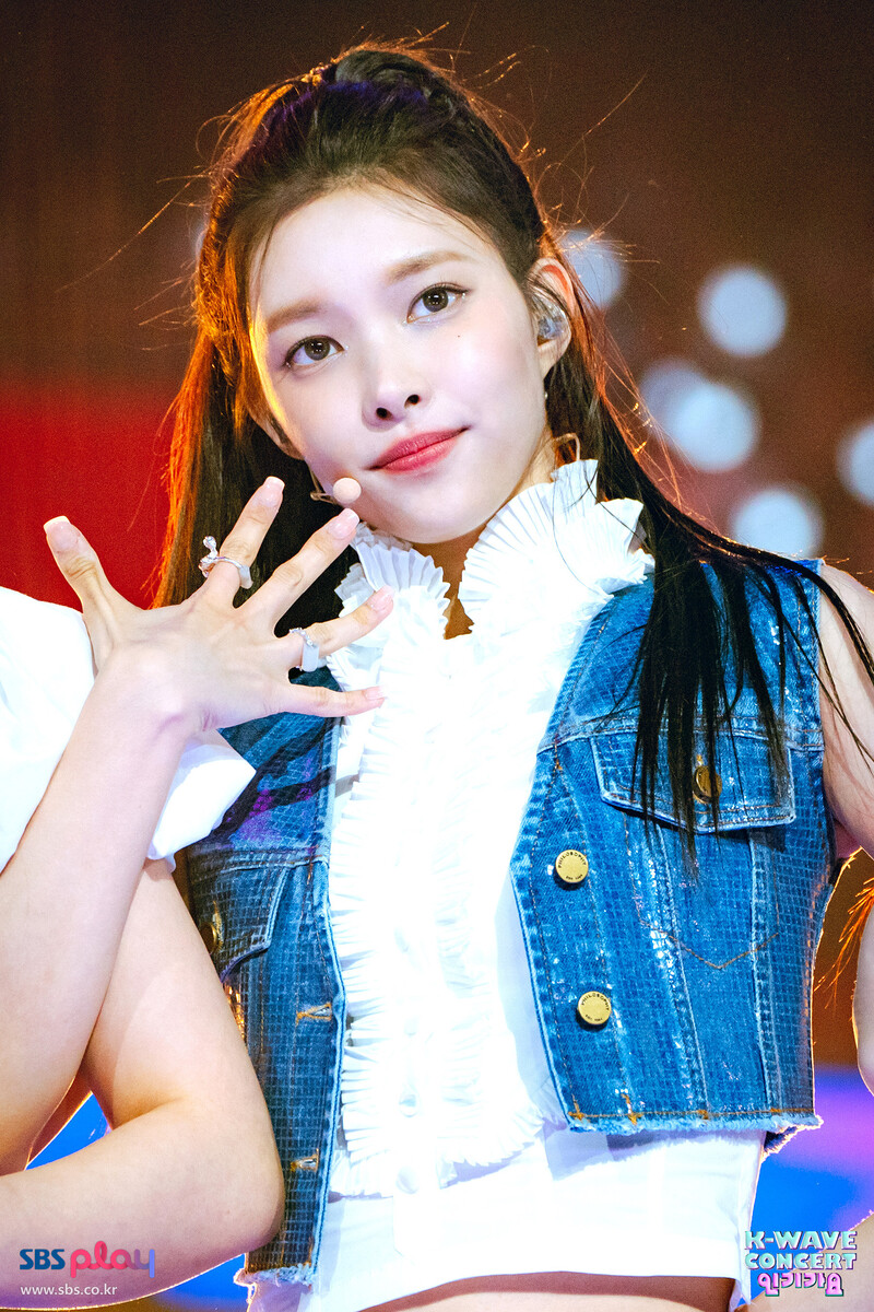 240602 ILLIT Yunah at K-Wave Concert Inkigayo documents 1