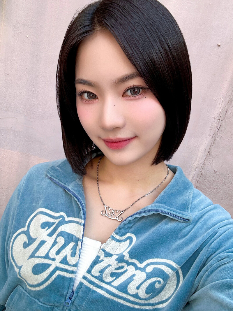 241118 - STAYC SNS Update | STAYC Selfie. zip 'GPT' Activity #1 documents 9