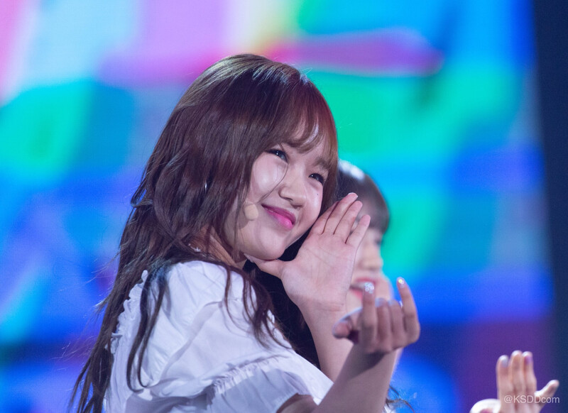 190815 Weki Meki Yoojung at 2019 K-WORLD FESTA documents 1