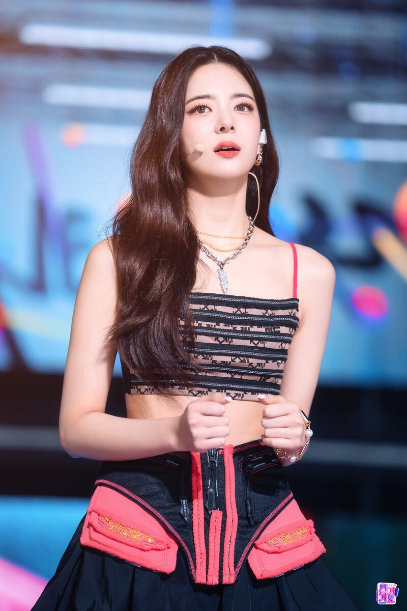 220724 ITZY Lia - 'SNEAKERS' at Inkigayo documents 10