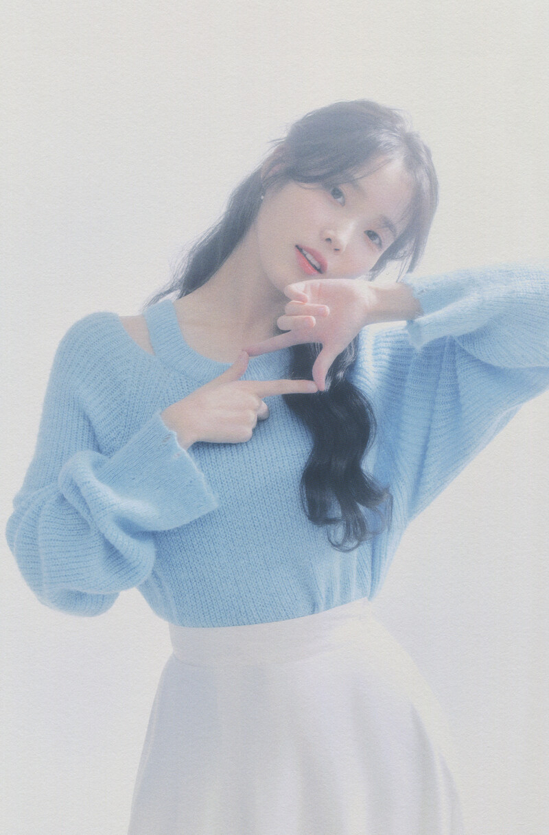 IU - 5th Official ‘UAENA’ Fanclub Kit [SCANS] documents 2