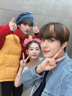 220507 Music Core Twitter Update - Lee Know, Minju, Jungwoo