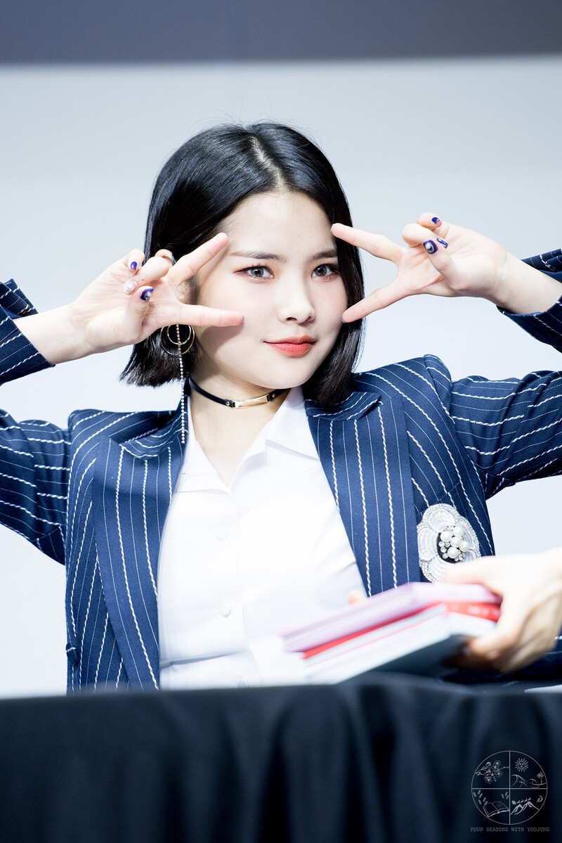 180310 Weki Meki Rina at Seocho 'Lucky' Fansign documents 5