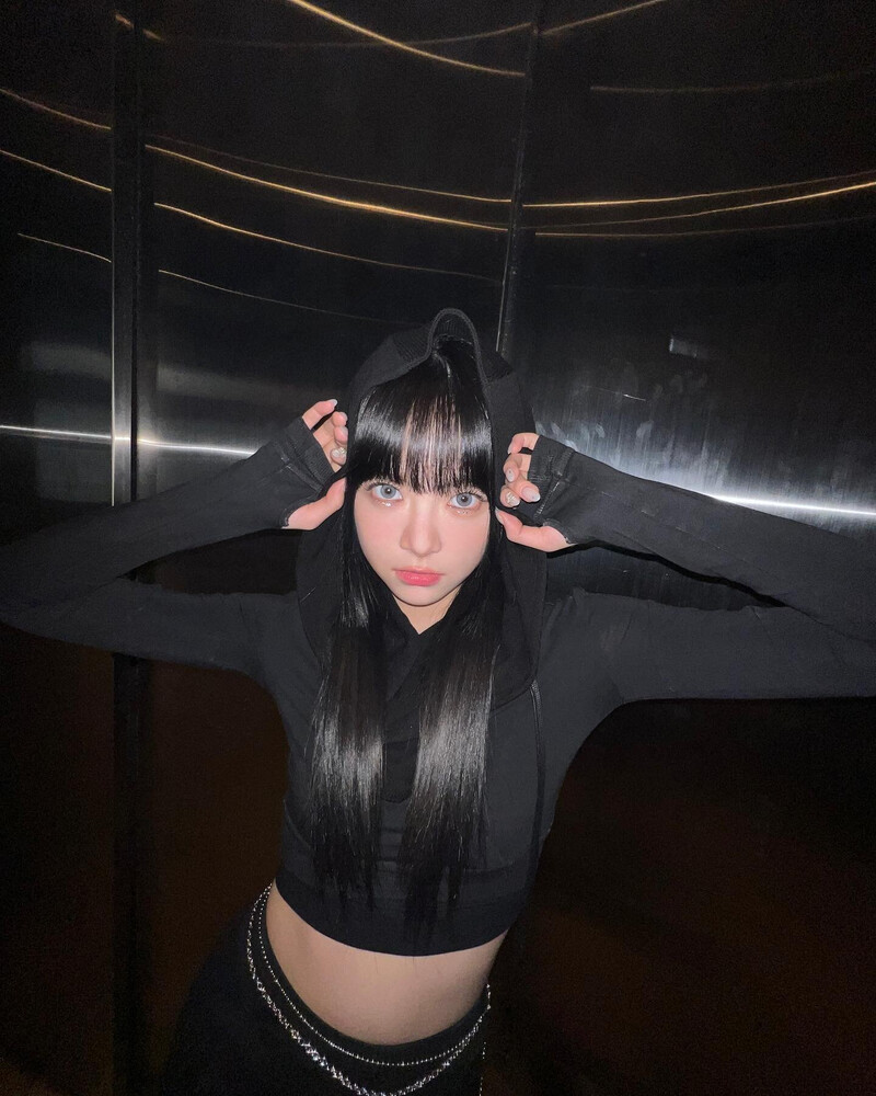 230511 LE SSERAFIM Eunchae Instagram Update documents 6