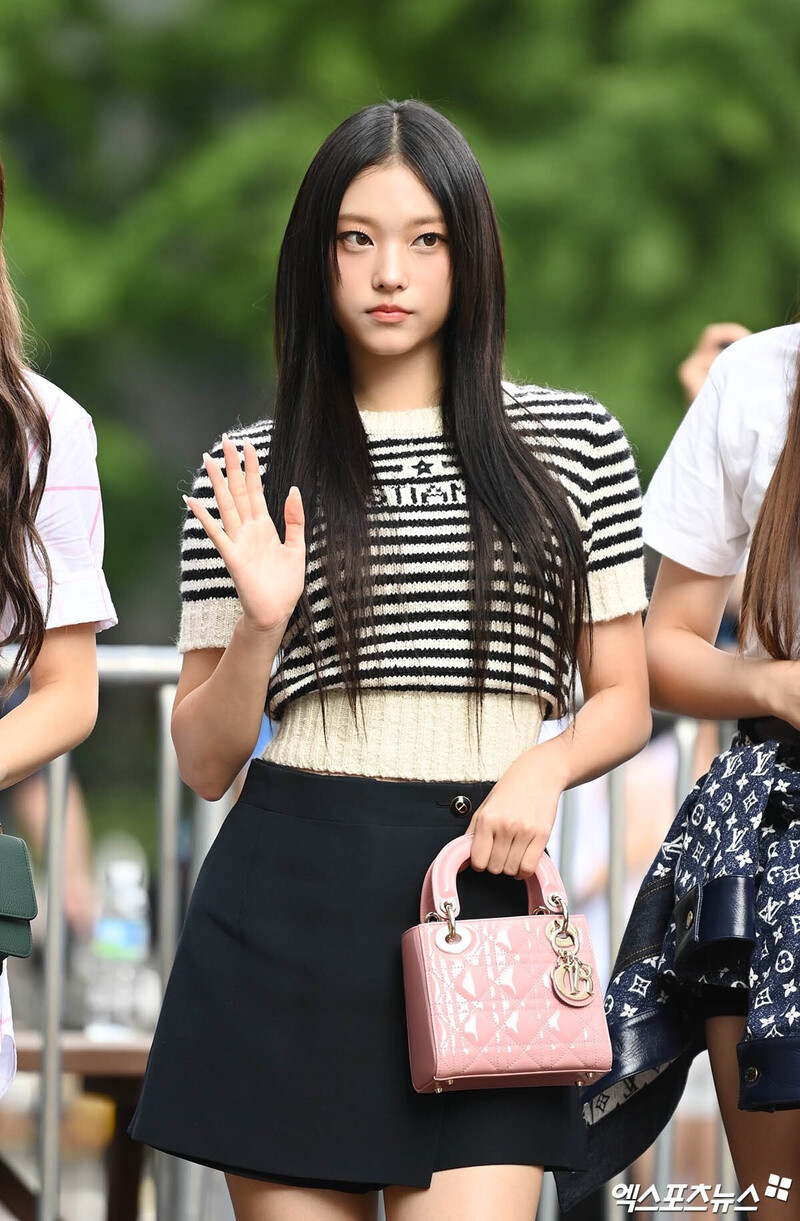 230825 NewJeans Haerin - Music Bank Commute documents 6