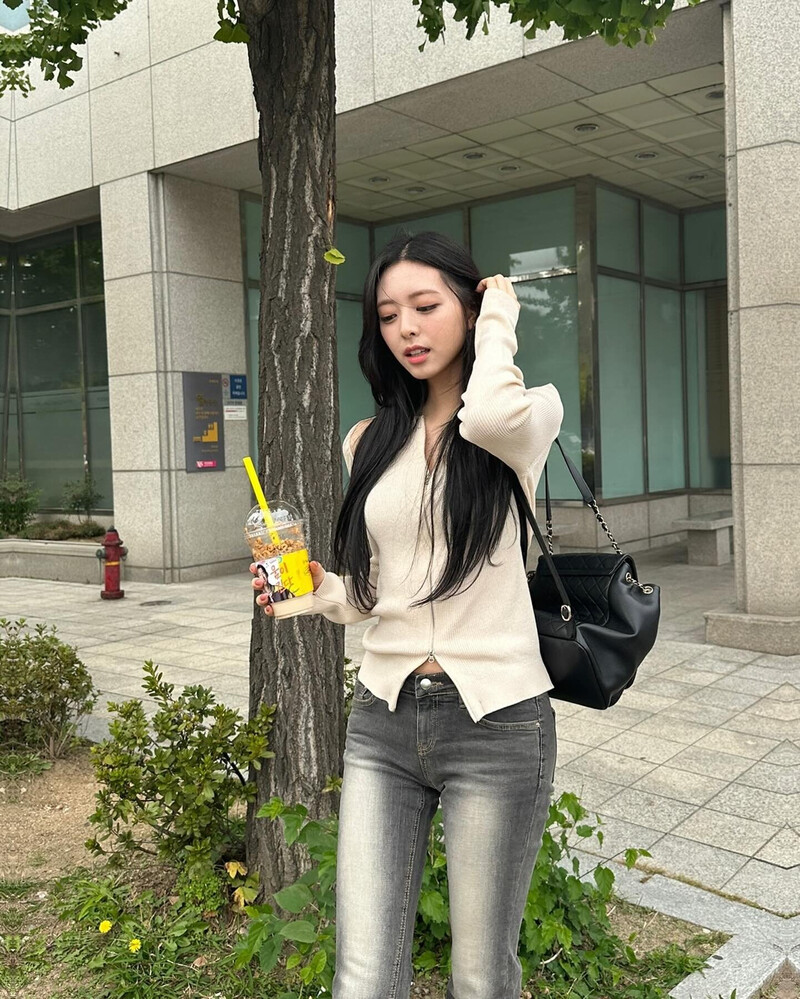 231007 - ITZY Instagram Update - YUNA documents 5