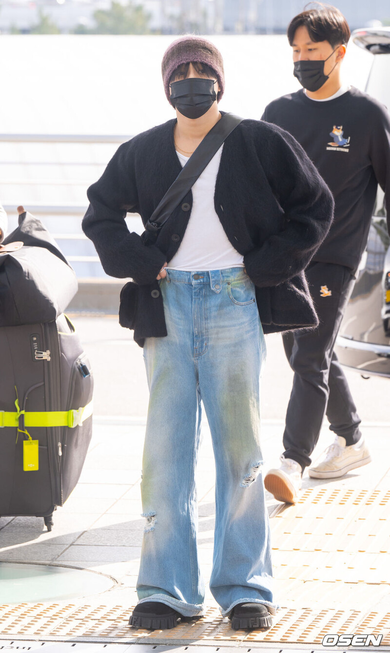 241025 Taemin at Incheon International Airport documents 6