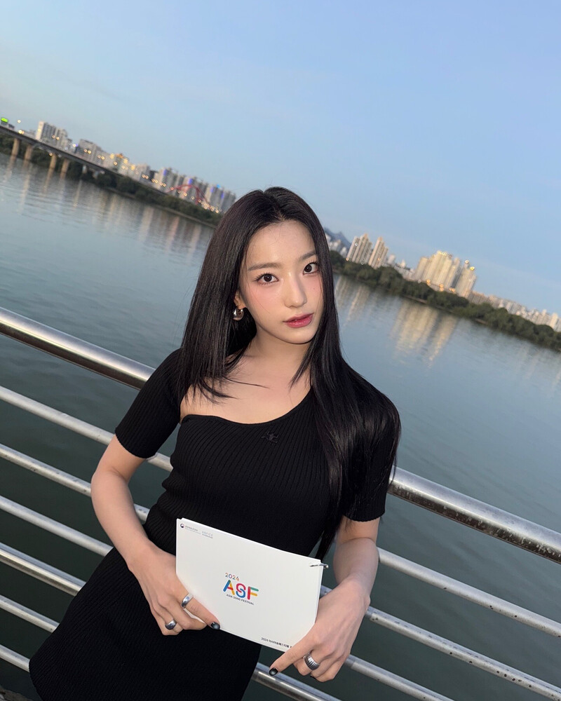 241026 fromis_9 Saerom Instagram Update documents 2