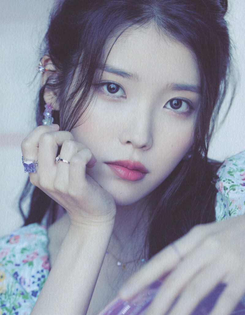 IU 2022 Season's Greetings (Scans) documents 4