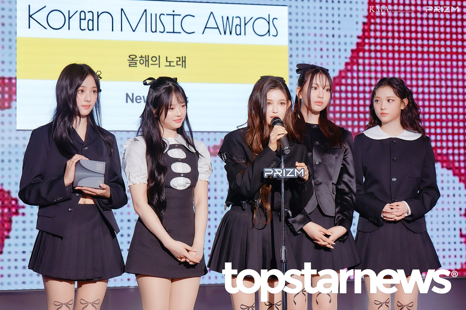 240229 New Jeans at 2024 Korean Music Awards | kpopping