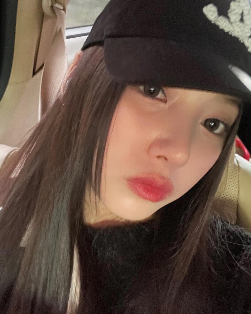 220519 NMIXX Instagram Update - Jiwoo documents 3