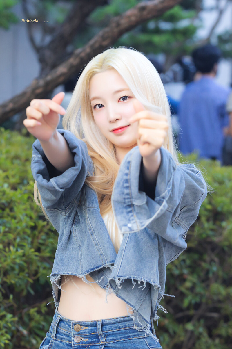 220902 Rocket Punch Yeonhee - Music Bank Commute documents 14