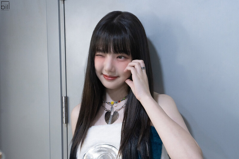 230920 Bill Entertainment Naver Post - YERIN 'Bambambam' Music show promotions behind documents 20