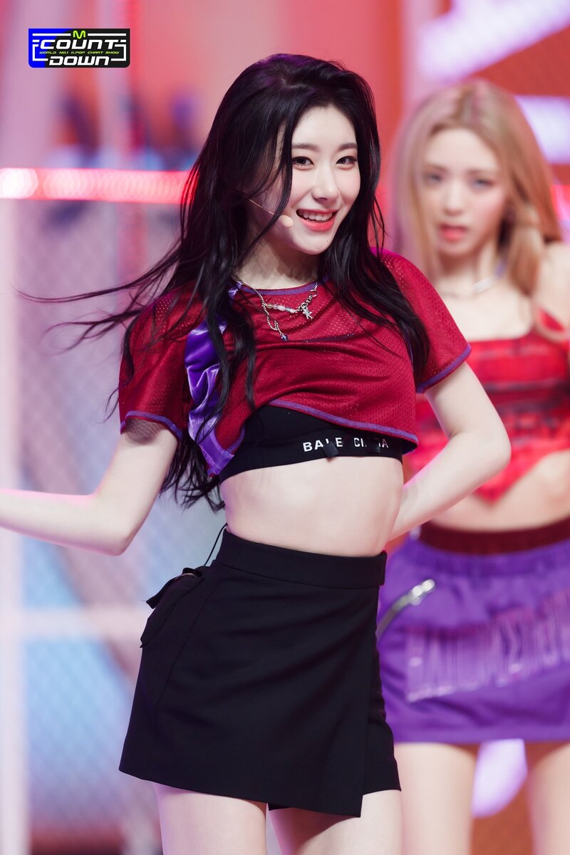 220721 ITZY Chaeryeong - 'SNEAKERS' at M Countdown documents 15