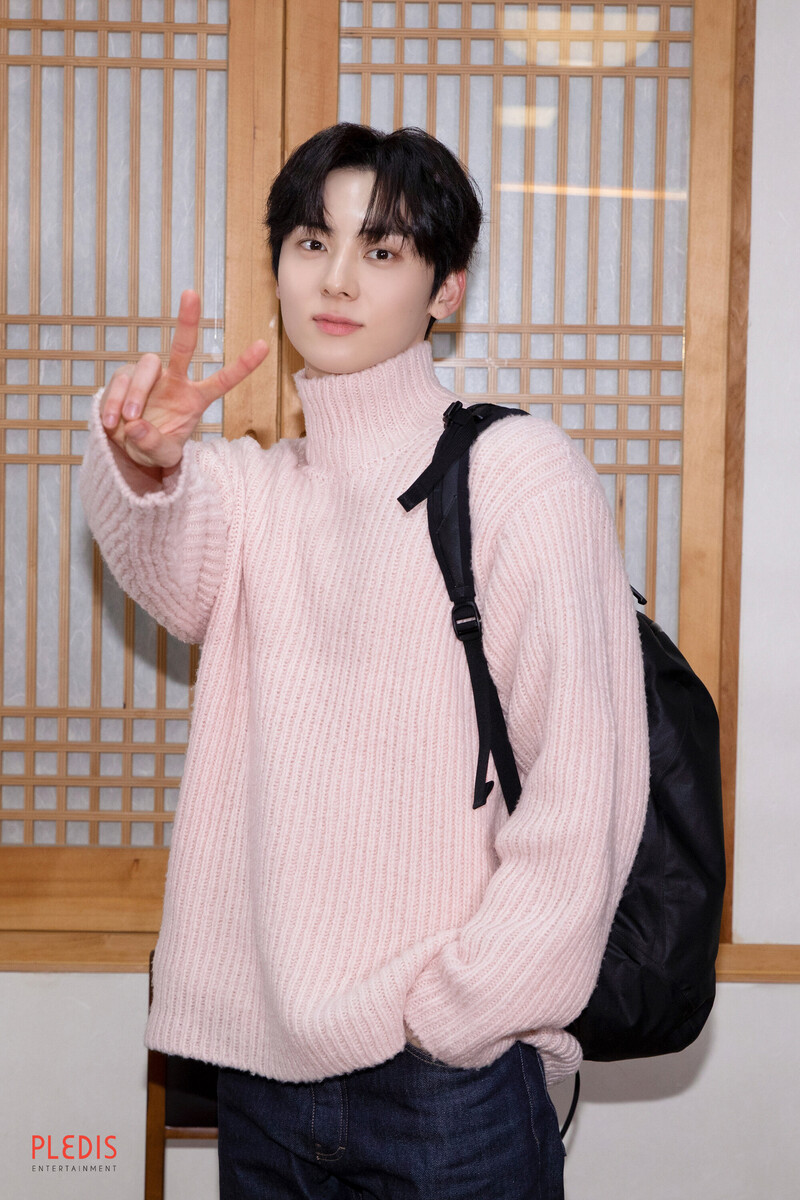 230504 Hwang Minhyun Weverse Update -‘What’s in My Bag’ Photo Sketch documents 4