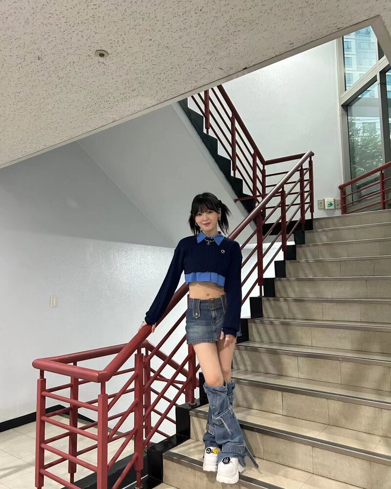 230730 OH MY GIRL Seunghee Instagram Update | kpopping