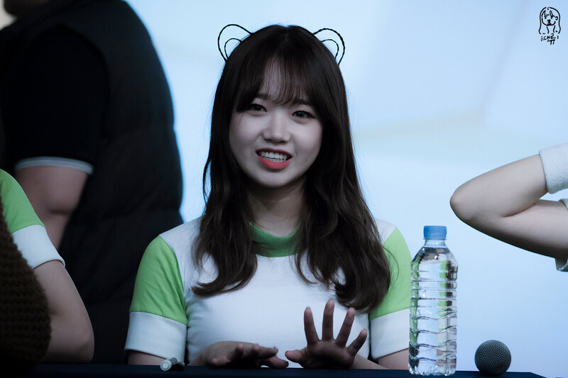 161106 I.O.I Yoojung at 'miss me?' Hongdae Fansign documents 16