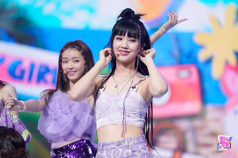 210530 OH MY GIRL - 'Dun Dun Dance' at Inkigayo documents 7