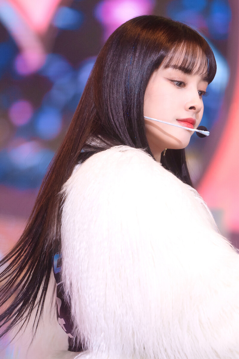 220227 STAYC Yoon at Inkigayo documents 6