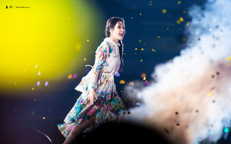 220918 IU - 'The Golden Hour' Concert documents 17