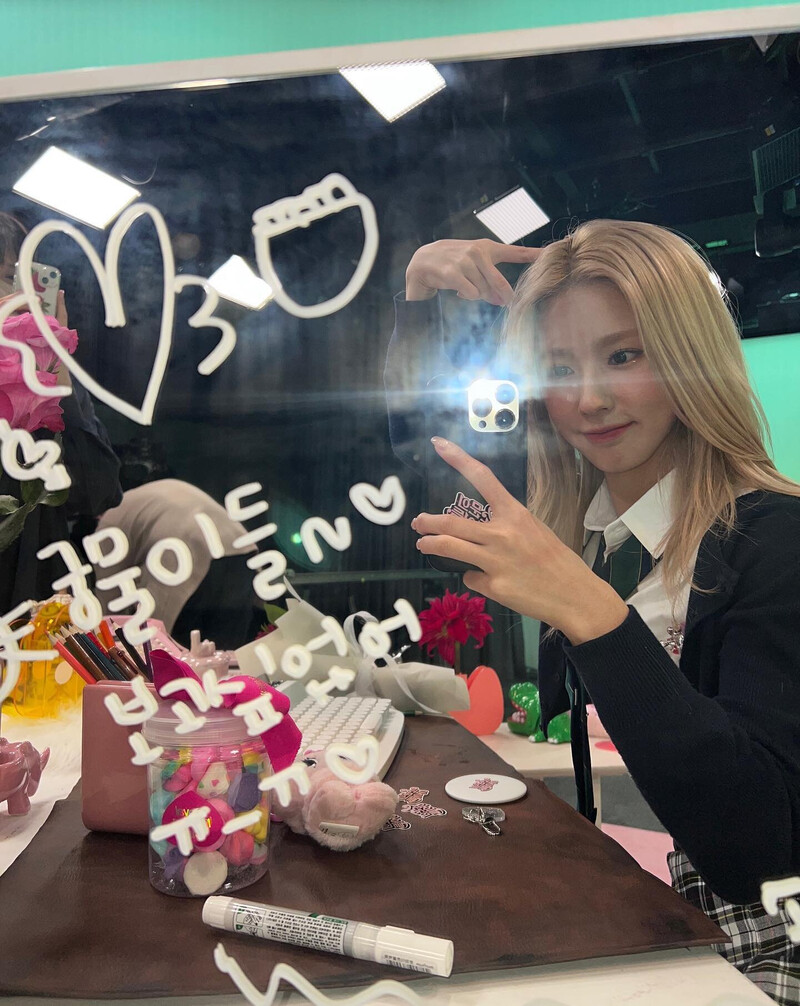 221015 (G)I-DLE Miyeon Instagram Update documents 14