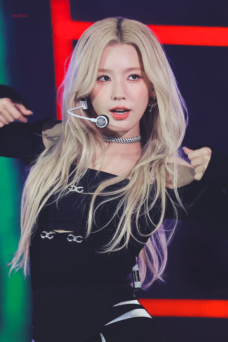 221224 (G)I-DLE Miyeon - SBS Gayo Daejeon | kpopping