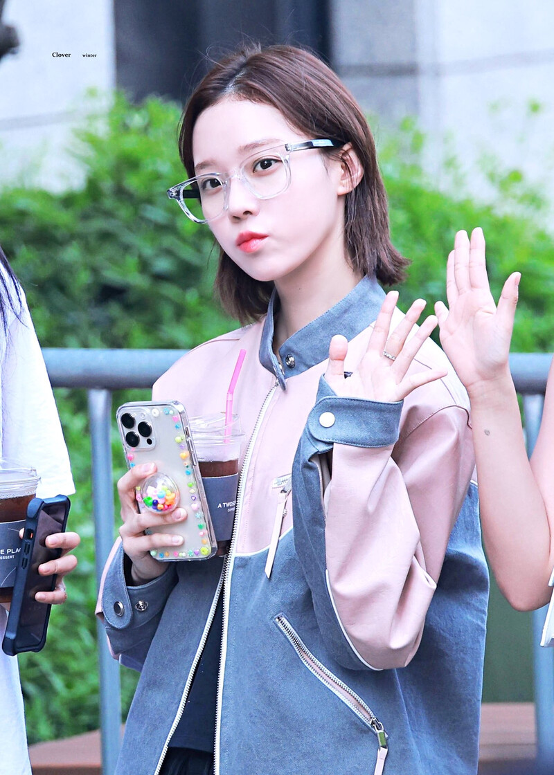 230519 aespa Winter - Music Bank Commute documents 1