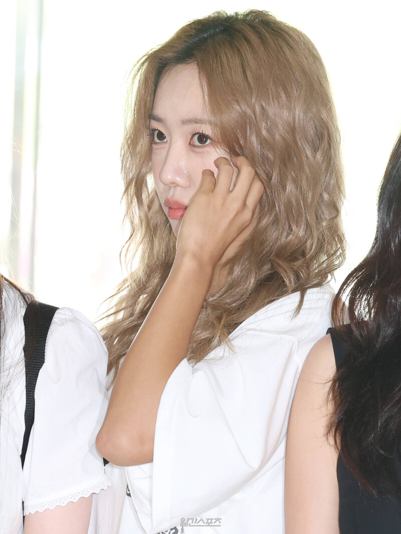 240730 Apink NAMJOO at Gimpo International Airport leaving for 'UTO FEST 2024 in Yokohama' documents 20