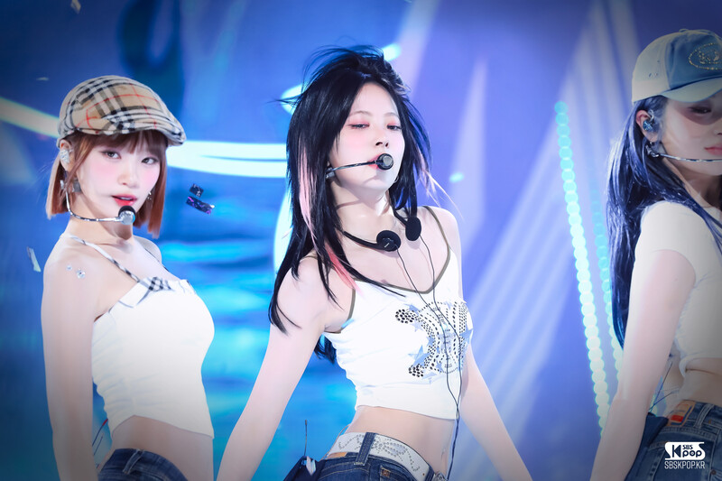 240901 LE SSERAFIM Eunchae - 'Crazy' + '1-800-hot-n-fun' at Inkigayo documents 3